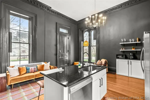 $989,900 | 1206 East Main Street, New Albany, IN 47150