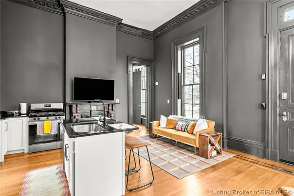 $989,900 | 1206 East Main Street, New Albany, IN 47150