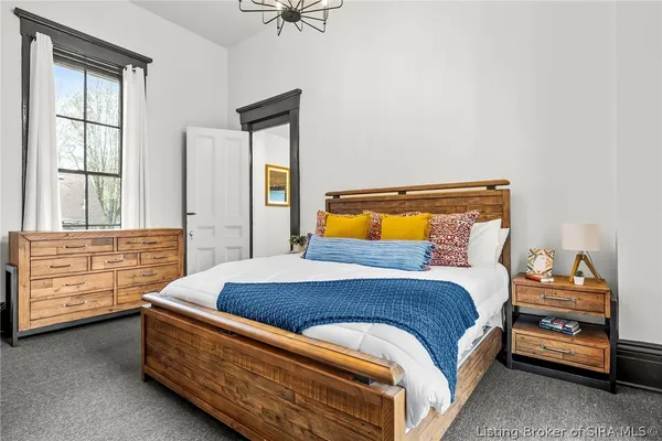 $989,900 | 1206 East Main Street, New Albany, IN 47150