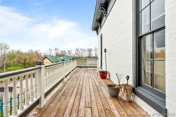 $989,900 | 1206 East Main Street, New Albany, IN 47150