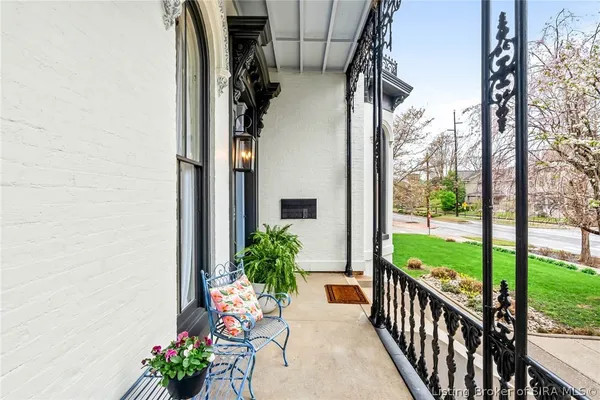 $989,900 | 1206 East Main Street, New Albany, IN 47150