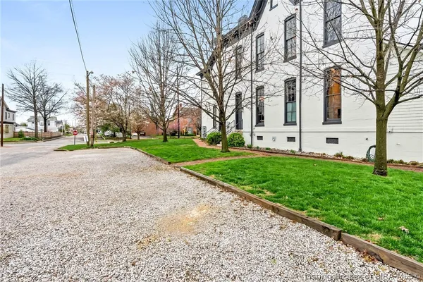 $989,900 | 1206 East Main Street, New Albany, IN 47150