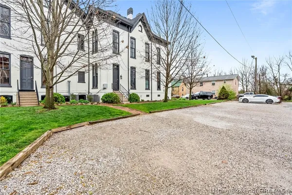 $989,900 | 1206 East Main Street, New Albany, IN 47150