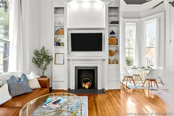 $989,900 | 1206 East Main Street, New Albany, IN 47150