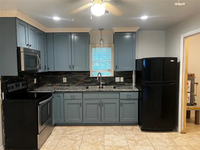 $800 | 5924 Morningdale Street, Houston, TX 77396