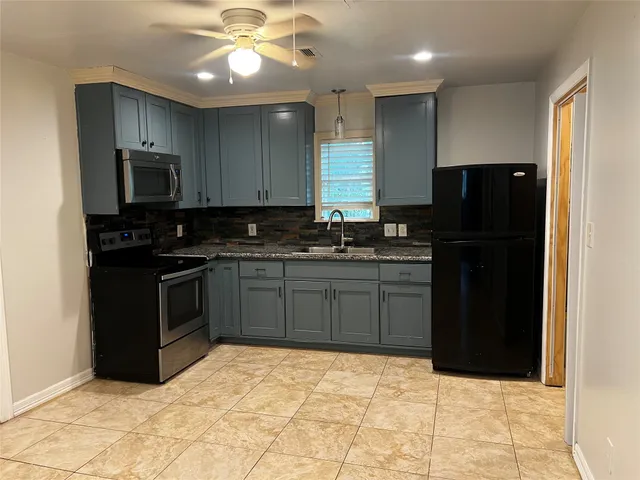 $800 | 5924 Morningdale Street, Houston, TX 77396