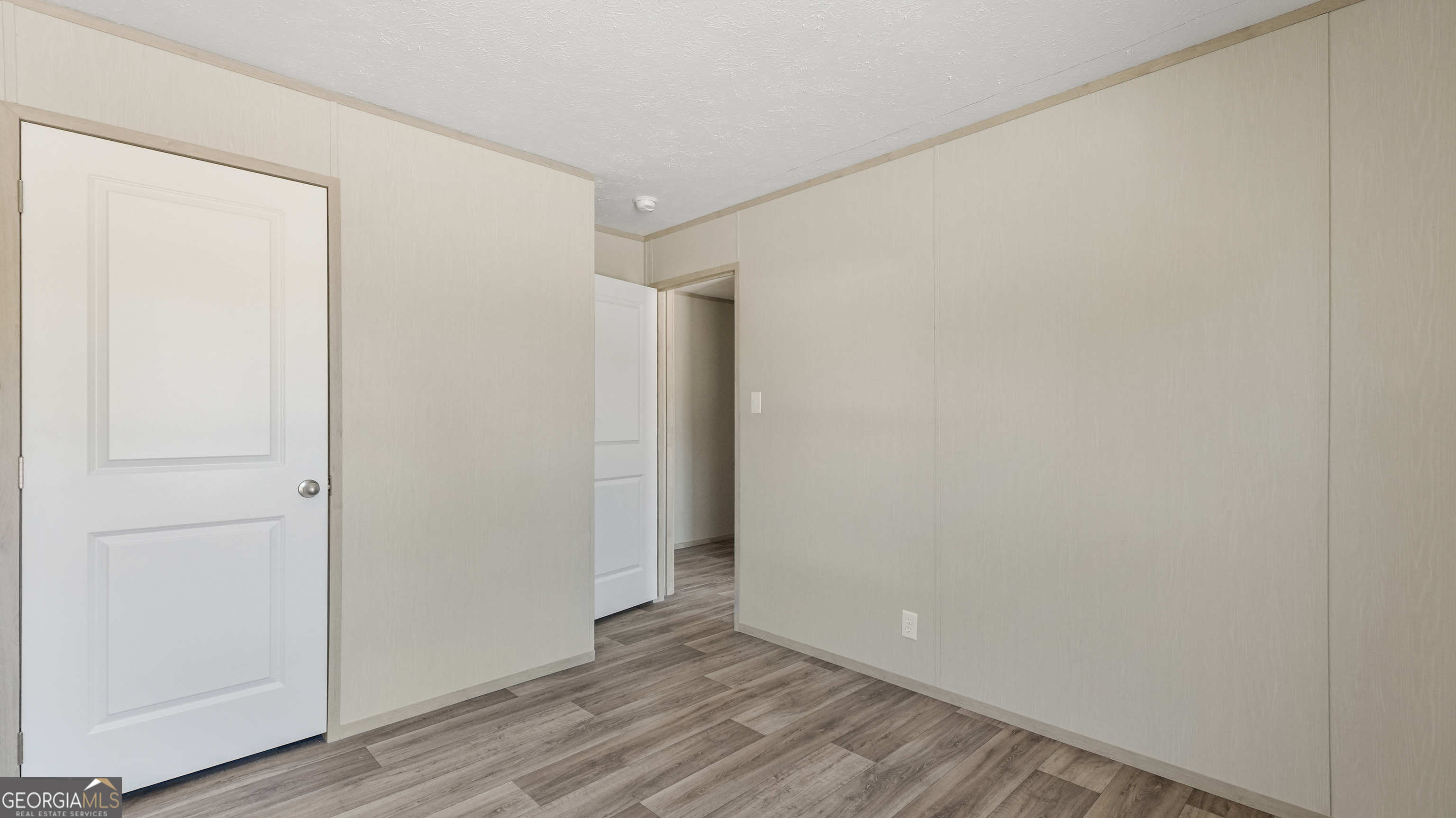 123 Daniel Street Waynesville, GA 31566 - Photo 8 of 36 a view of an empty room