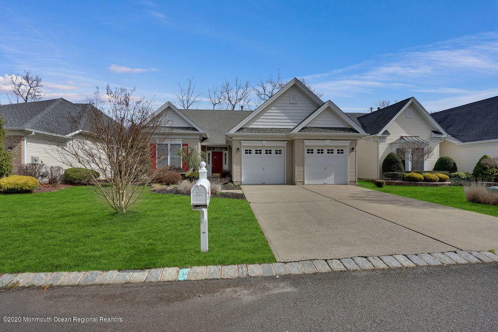 28 Winged Foot Road Jackson, NJ 08527 - Photo 3 of 58 a front view of a house with a yard and garage