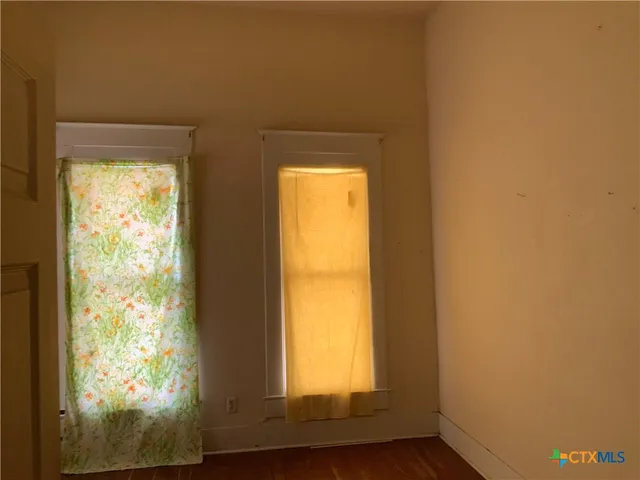a view of empty room with window
