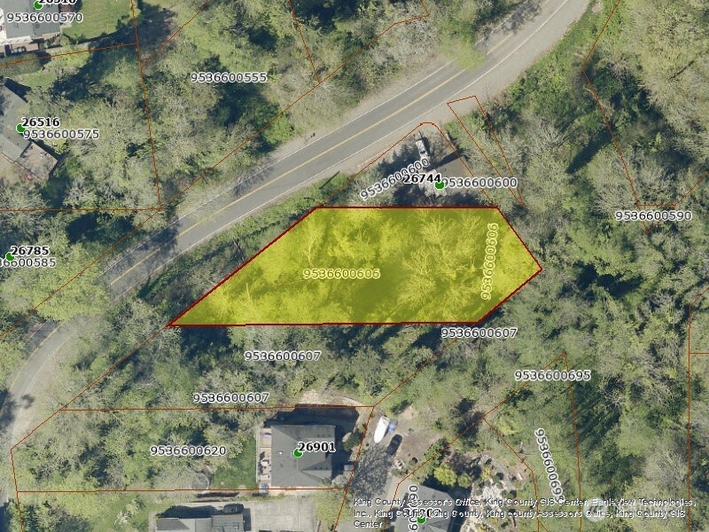 950 Woodmont Beach Road South Des Moines, WA 98198 - Photo 2 of 5 a view of a swimming pool with a yard