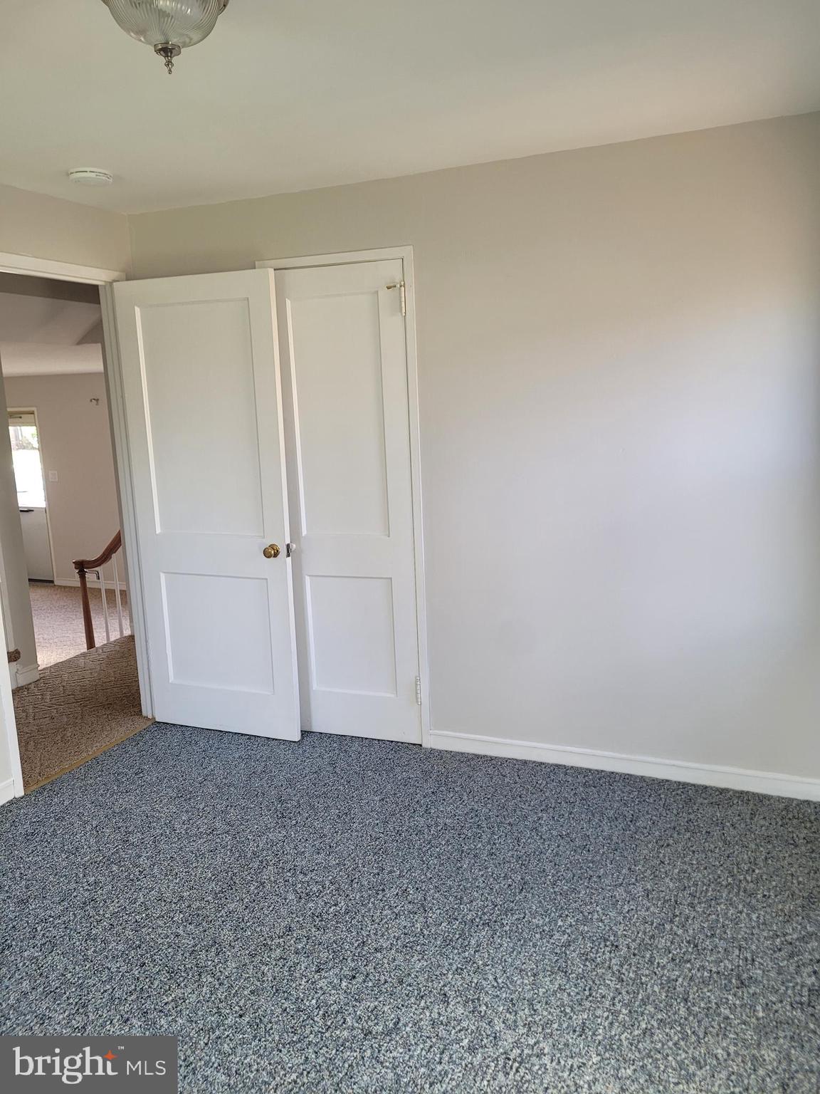 1217 Sheridan Street Reading, PA 19611 - Photo 15 of 38 an empty room with a bench