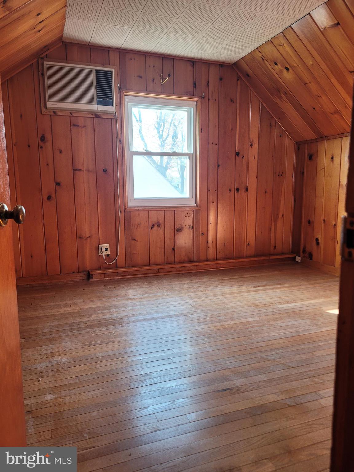 1217 Sheridan Street Reading, PA 19611 - Photo 20 of 38 an empty room with wooden floor and windows