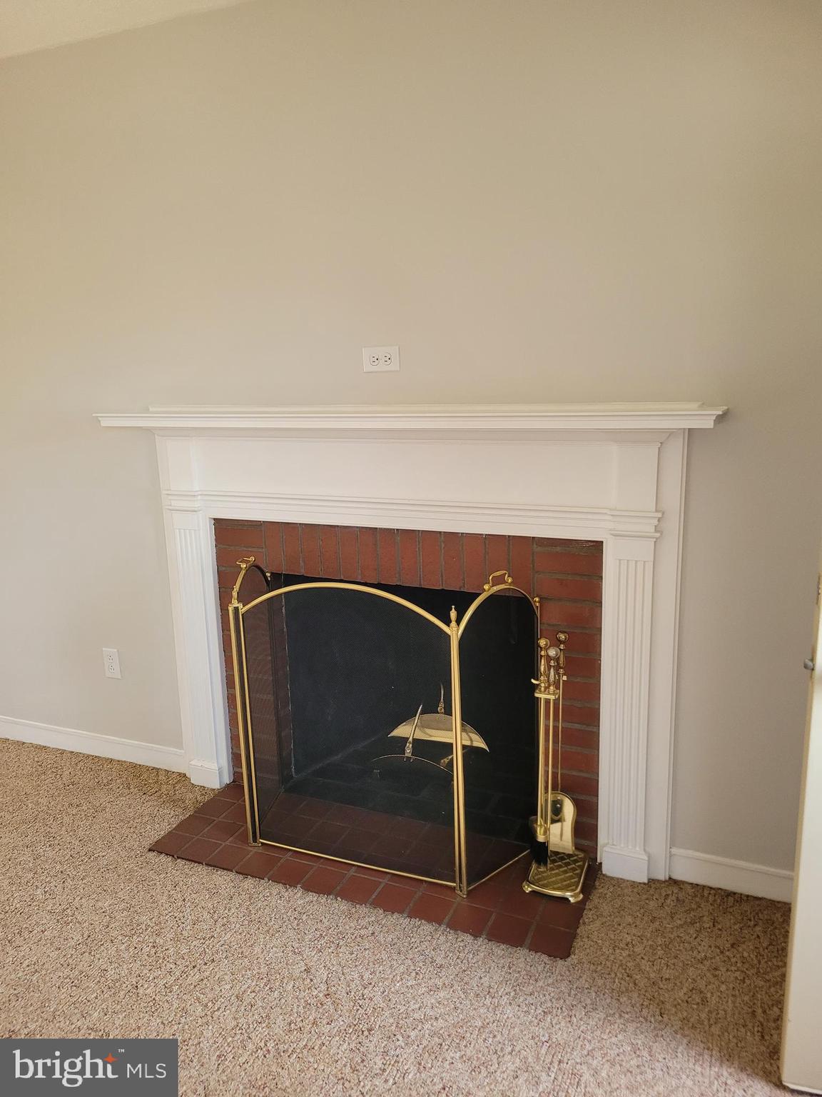 1217 Sheridan Street Reading, PA 19611 - Photo 9 of 38 a close view of a fireplace