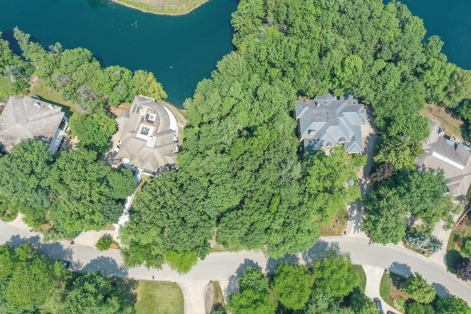 910 St Stephens Green Oak Brook, IL 60523 - Photo 4 of 7