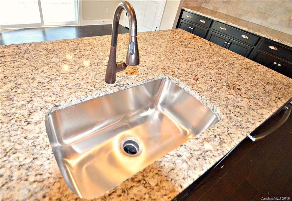 7324 Hamilton Bridge Road, Unit 201 Charlotte, NC 28278 - Photo 13 of 24 Gallery Image 13