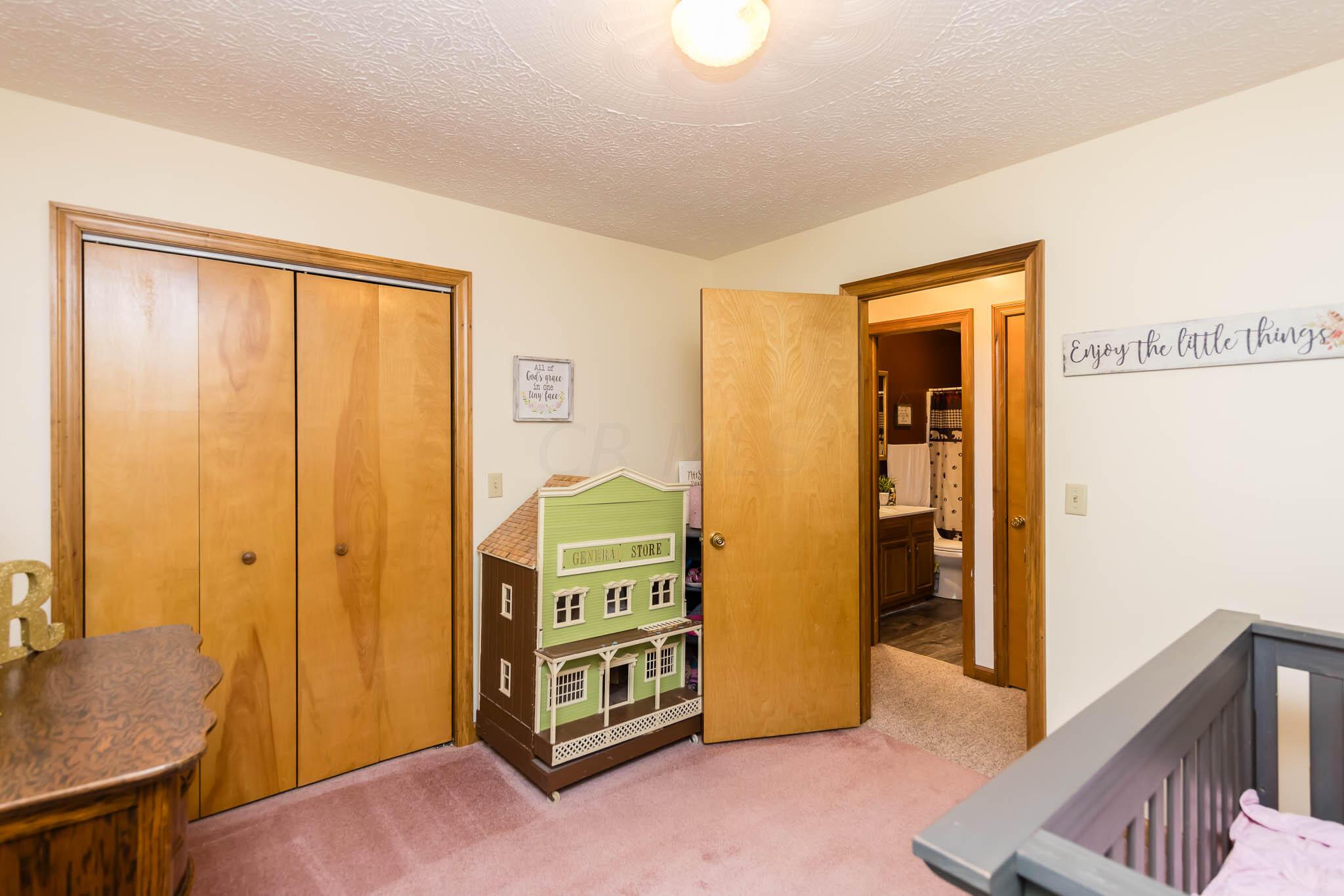 332 Chatham Road Circleville, OH 43113 - Photo 23 of 36 332 Chatham Rd-25