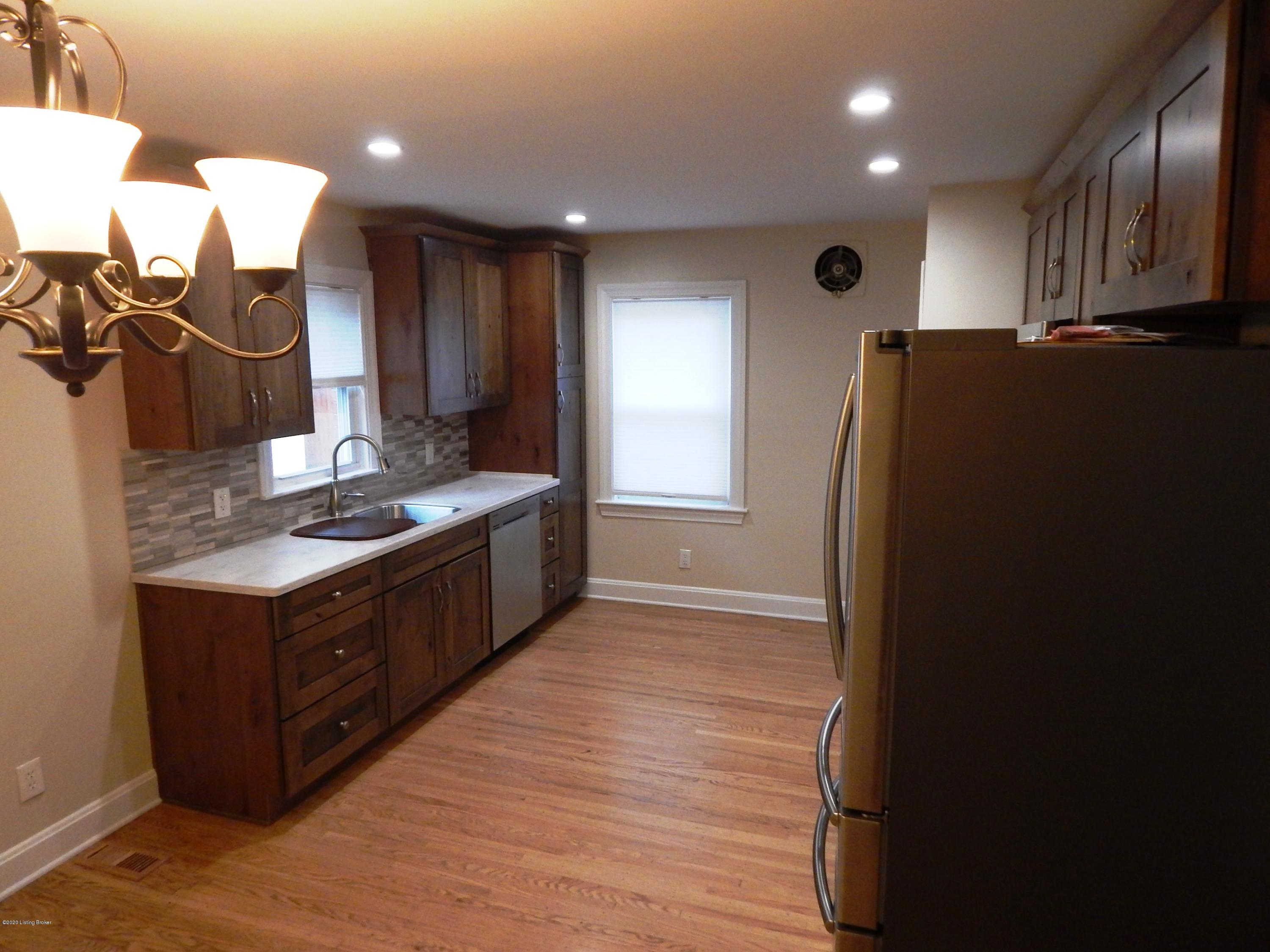 316 Merriman Road Louisville, KY 40207 - Photo 4 of 30 DSCN8273