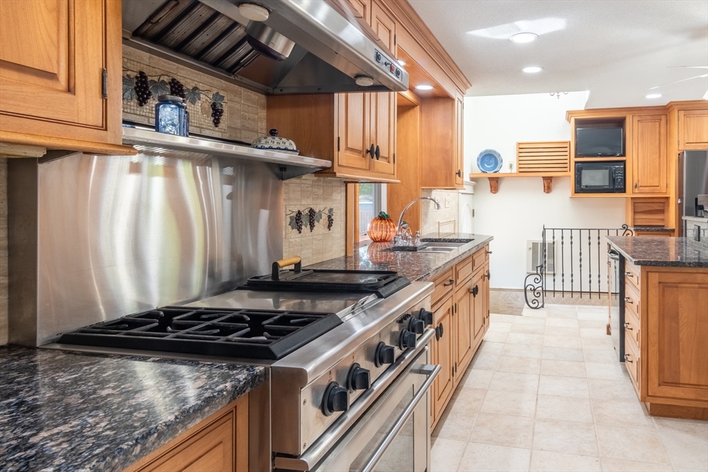 73 Reed Street Agawam, MA 01001 - Photo 3 of 37 Gallery Image 3