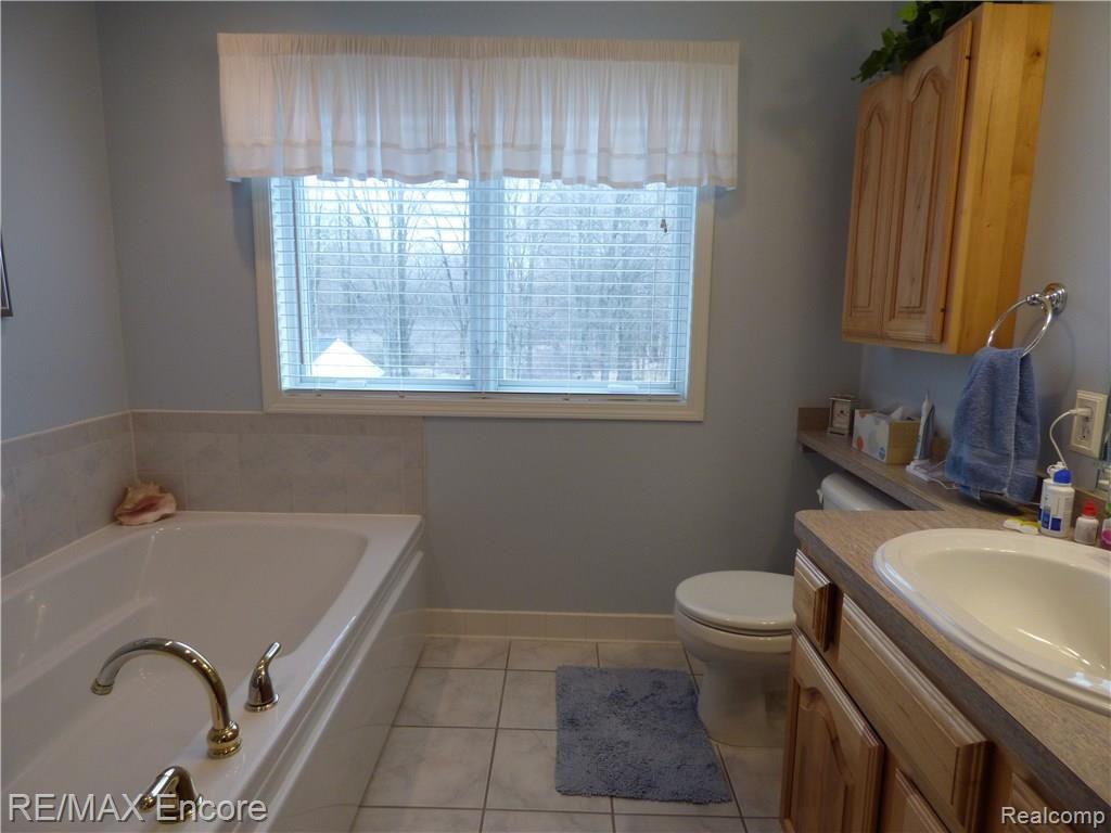 700 Munger Road Holly, MI 48442 - Photo 23 of 40 P1030298.JPG