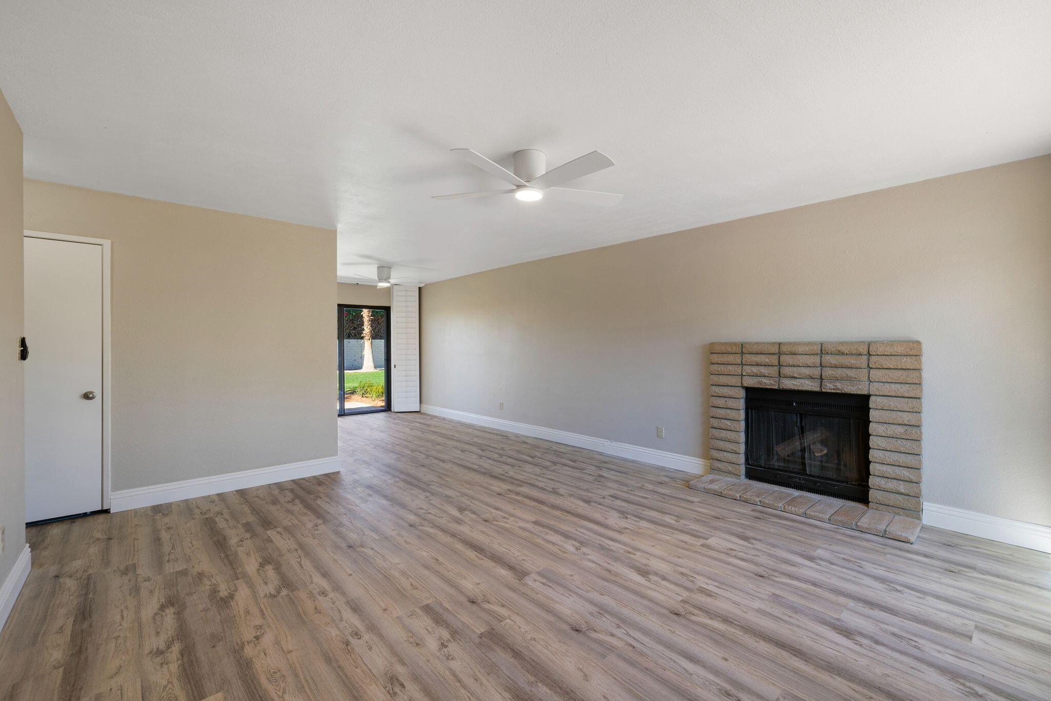 41045 Largo Palm Desert, CA 92211 - Photo 10 of 46 an empty room with windows and fireplace