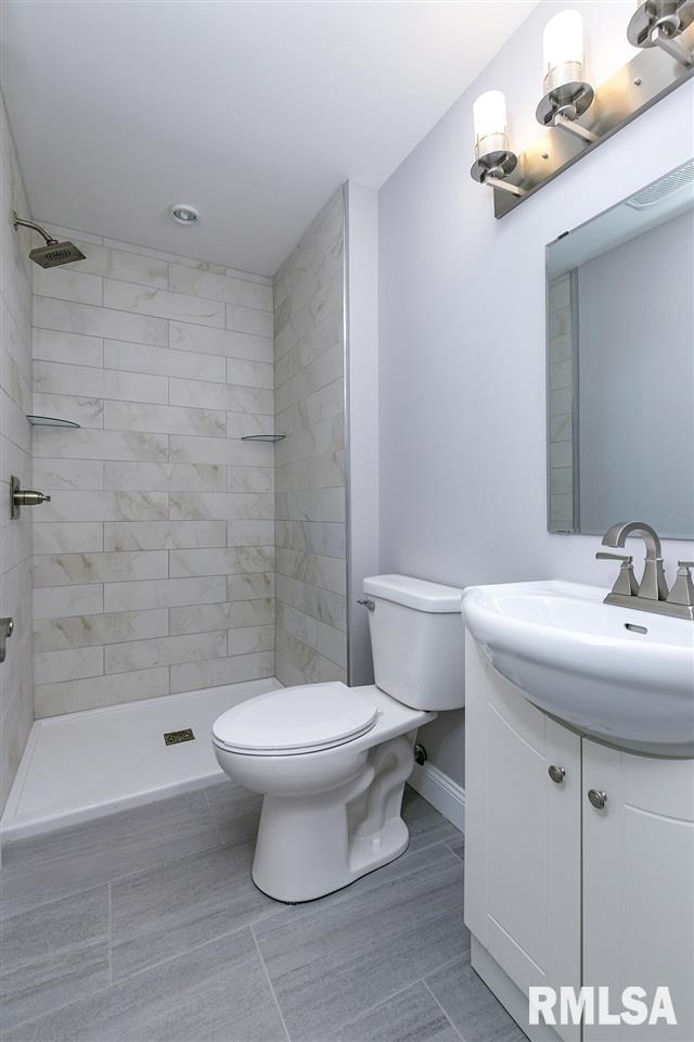 2878 Forest Road Davenport, IA 52803 - Photo 13 of 24 Gallery Image 13