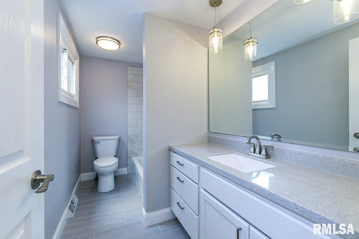 2878 Forest Road Davenport, IA 52803 - Photo 14 of 24 Gallery Image 14