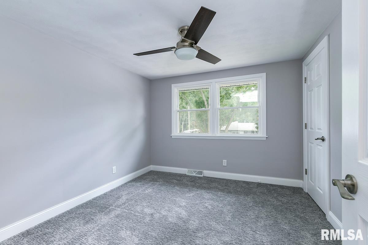2878 Forest Road Davenport, IA 52803 - Photo 15 of 24 Gallery Image 15