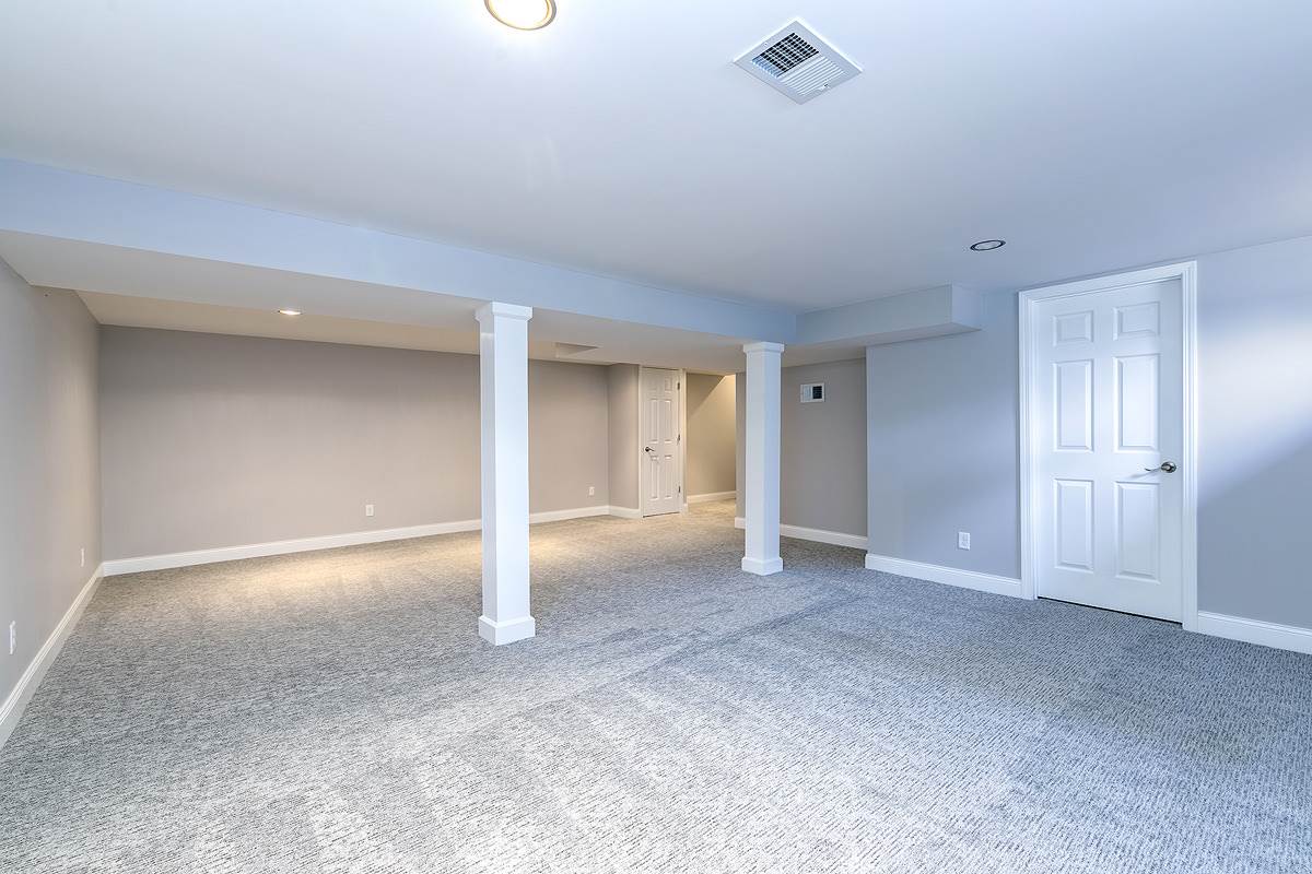 2878 Forest Road Davenport, IA 52803 - Photo 22 of 24 Gallery Image 22