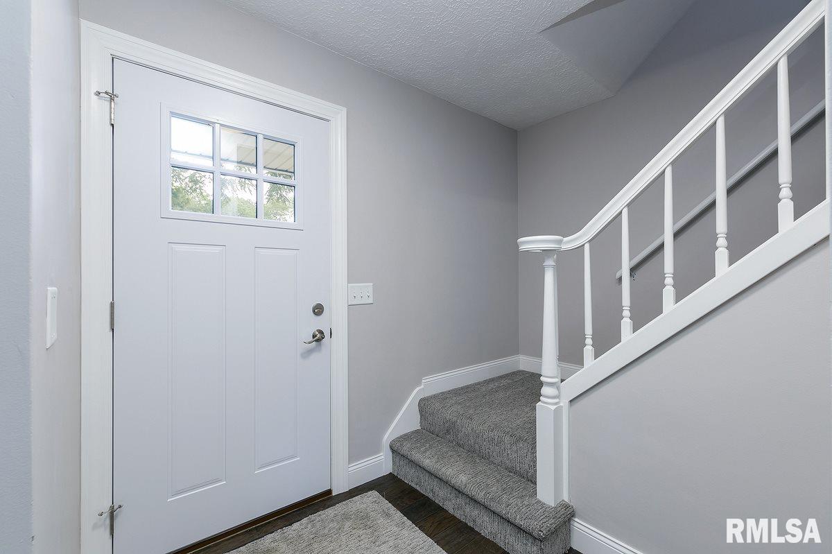 2878 Forest Road Davenport, IA 52803 - Photo 3 of 24 Gallery Image 3