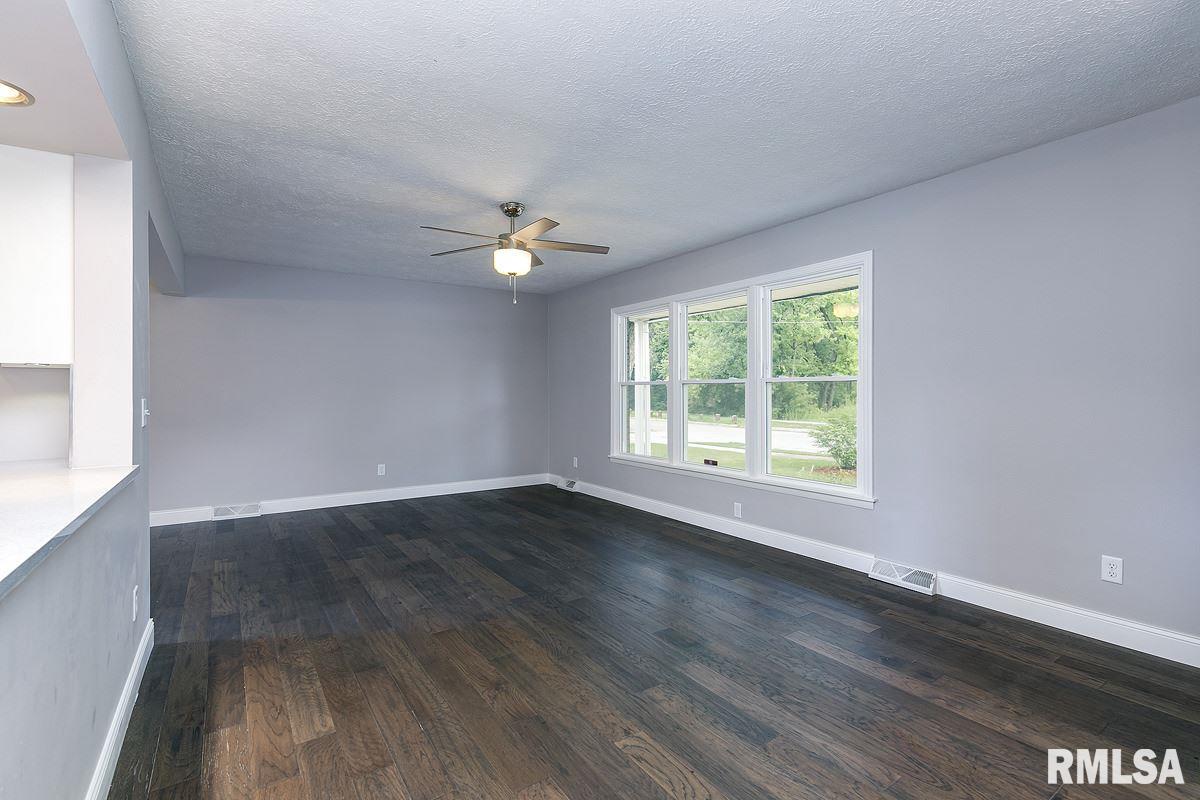 2878 Forest Road Davenport, IA 52803 - Photo 4 of 24 Gallery Image 4