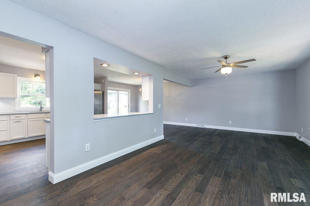 2878 Forest Road Davenport, IA 52803 - Photo 5 of 24 Gallery Image 5