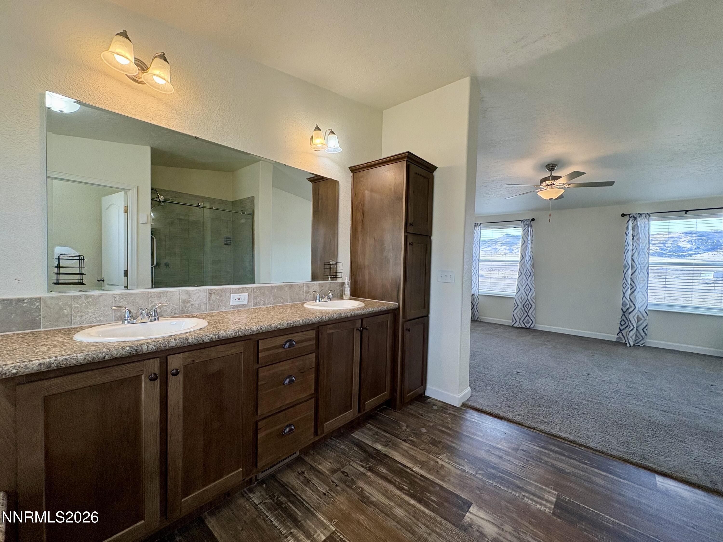 1415 Van Diest Road Winnemucca, NV 89445 - Photo 18 of 34 a bathroom with double vanity and a mirror