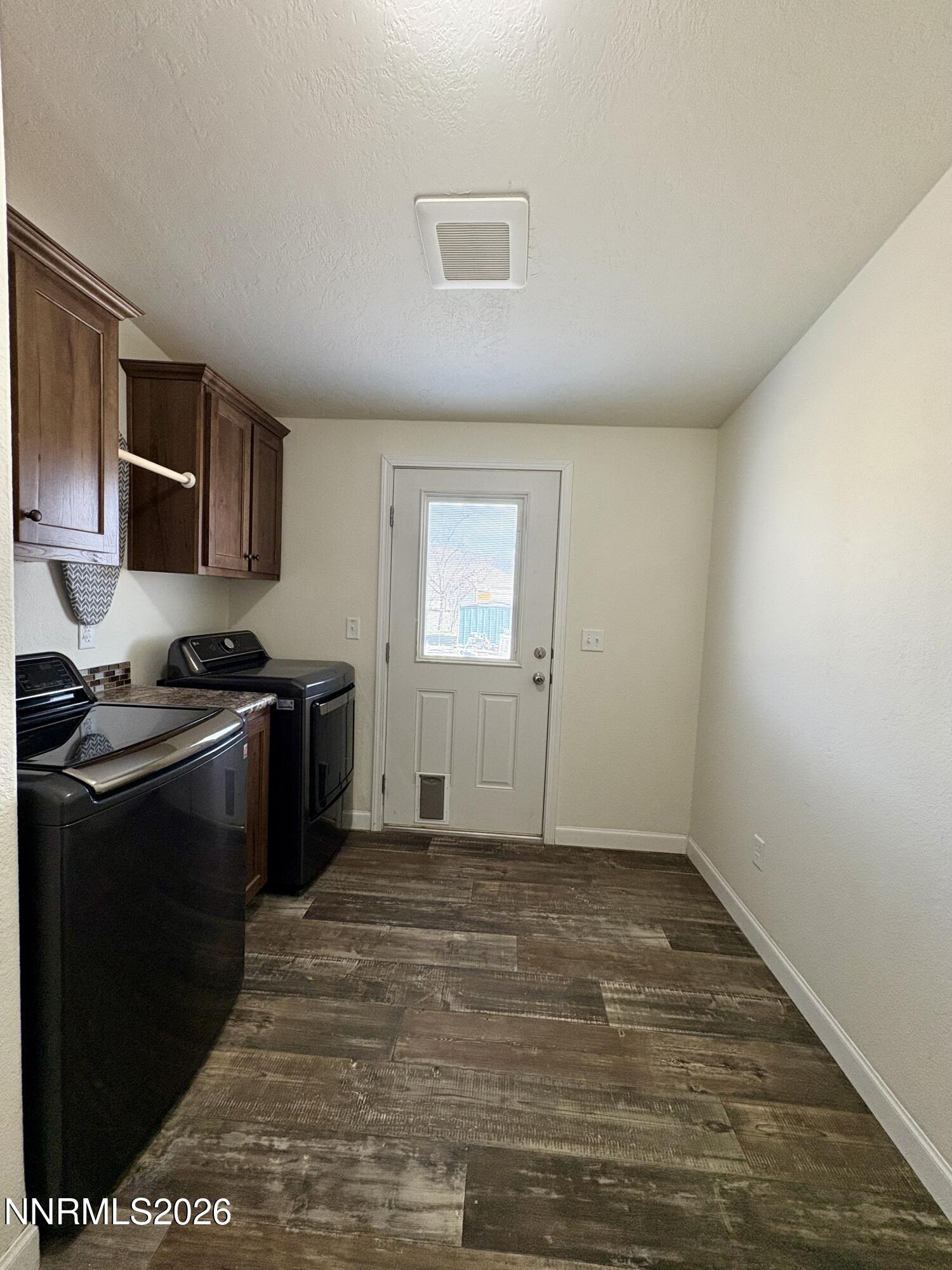 1415 Van Diest Road Winnemucca, NV 89445 - Photo 29 of 34 a view of a kitchen with an oven