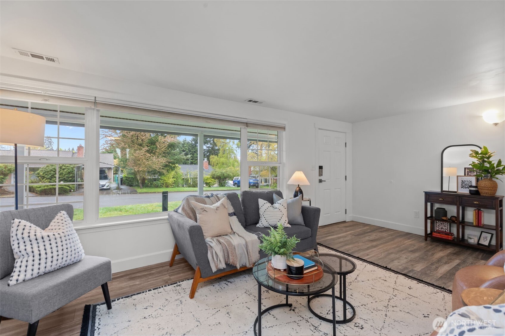 16142 Midvale Avenue North Shoreline, WA 98133 - Photo 2 of 36