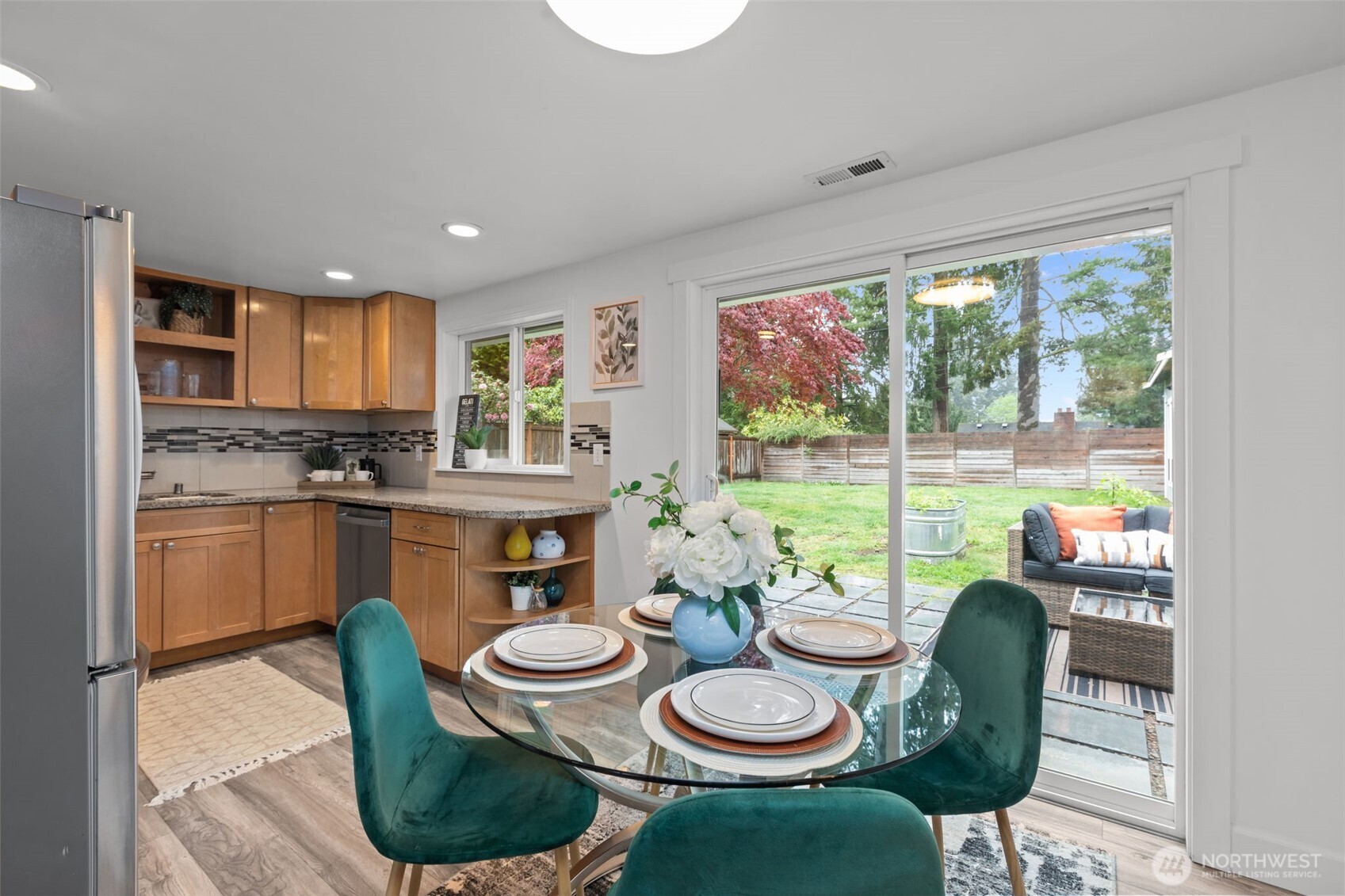 16142 Midvale Avenue North Shoreline, WA 98133 - Photo 9 of 36