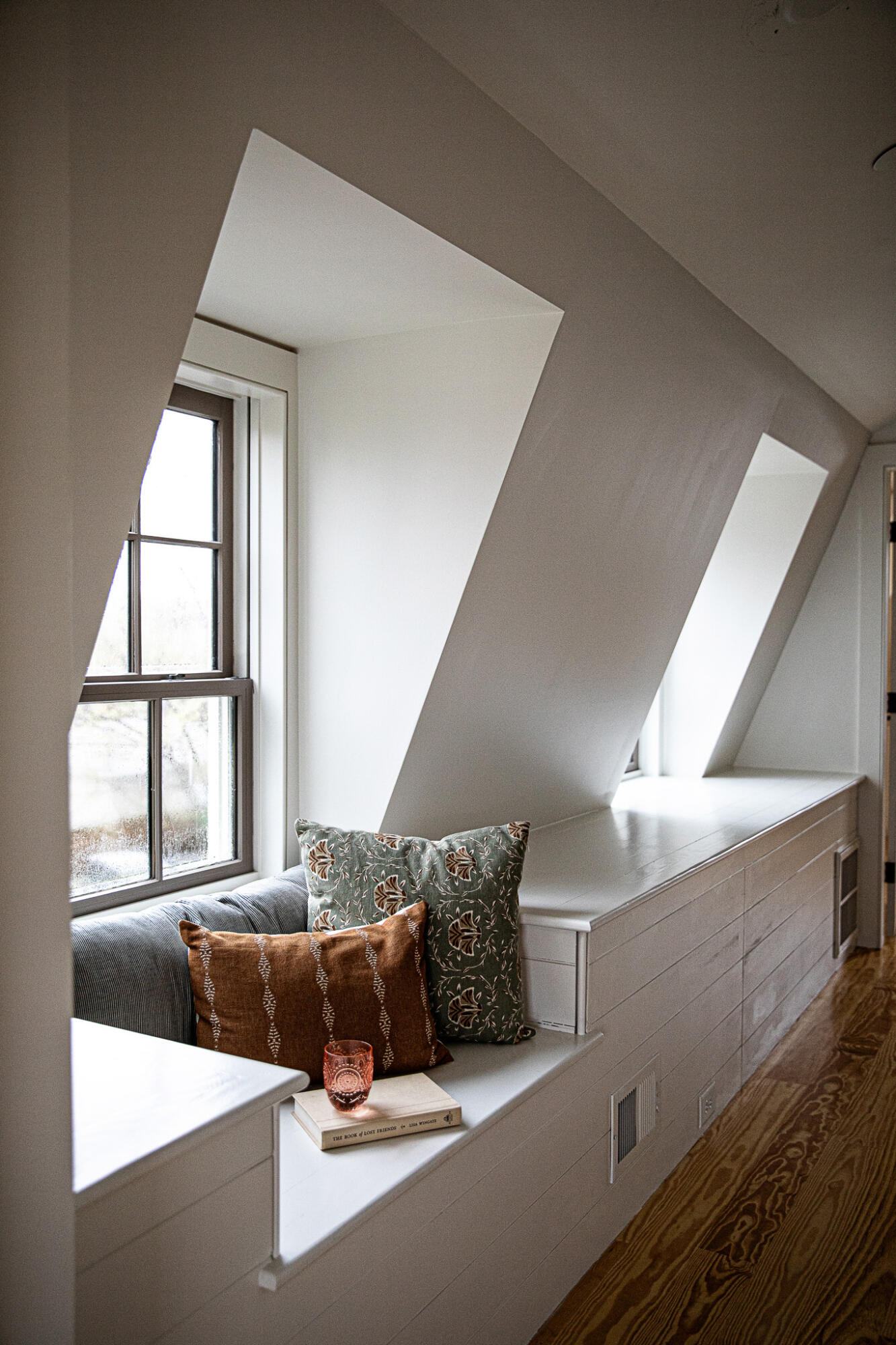 265 Coming Street, Unit B Charleston, SC 29403 - Photo 7 of 13 SEATING AREA IN BEDROOM