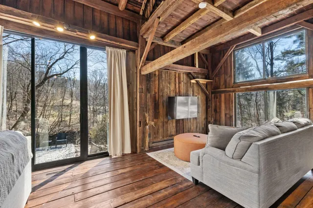 $1,275,000 | 200 Chestnut Ridge Road, Bedford Corners, NY 10549