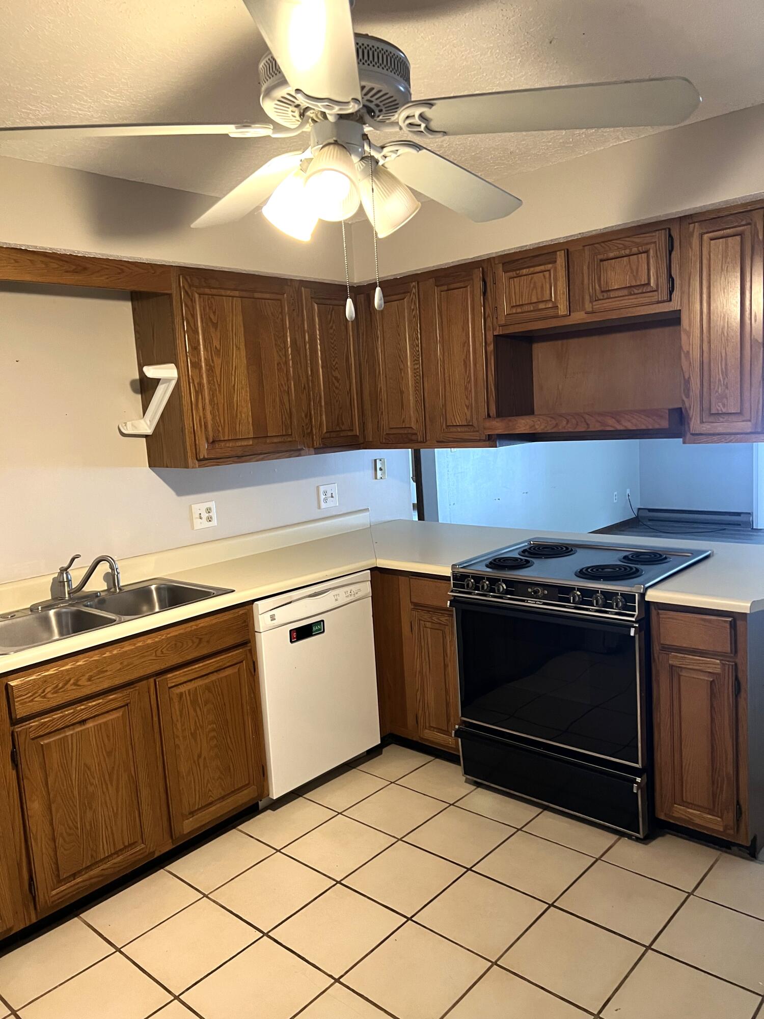 39 Albert Avenue, Unit 8 Augusta, ME 04330 - Photo 3 of 15 IMG_7666 (002)