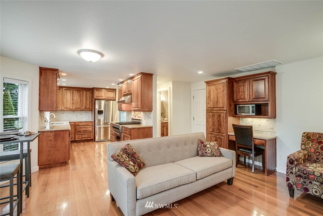 16033 Southeast 180th Place Renton, WA 98058 - Photo 8 of 25 Gallery Image 8
