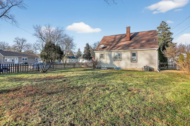 $289,000 | 950 Spruce Street, Aurora, IL 60506