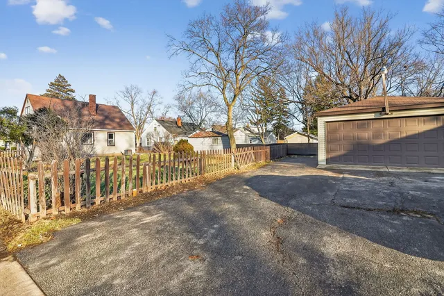 $289,000 | 950 Spruce Street, Aurora, IL 60506