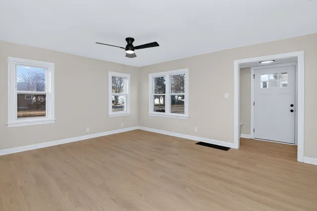 $289,000 | 950 Spruce Street, Aurora, IL 60506