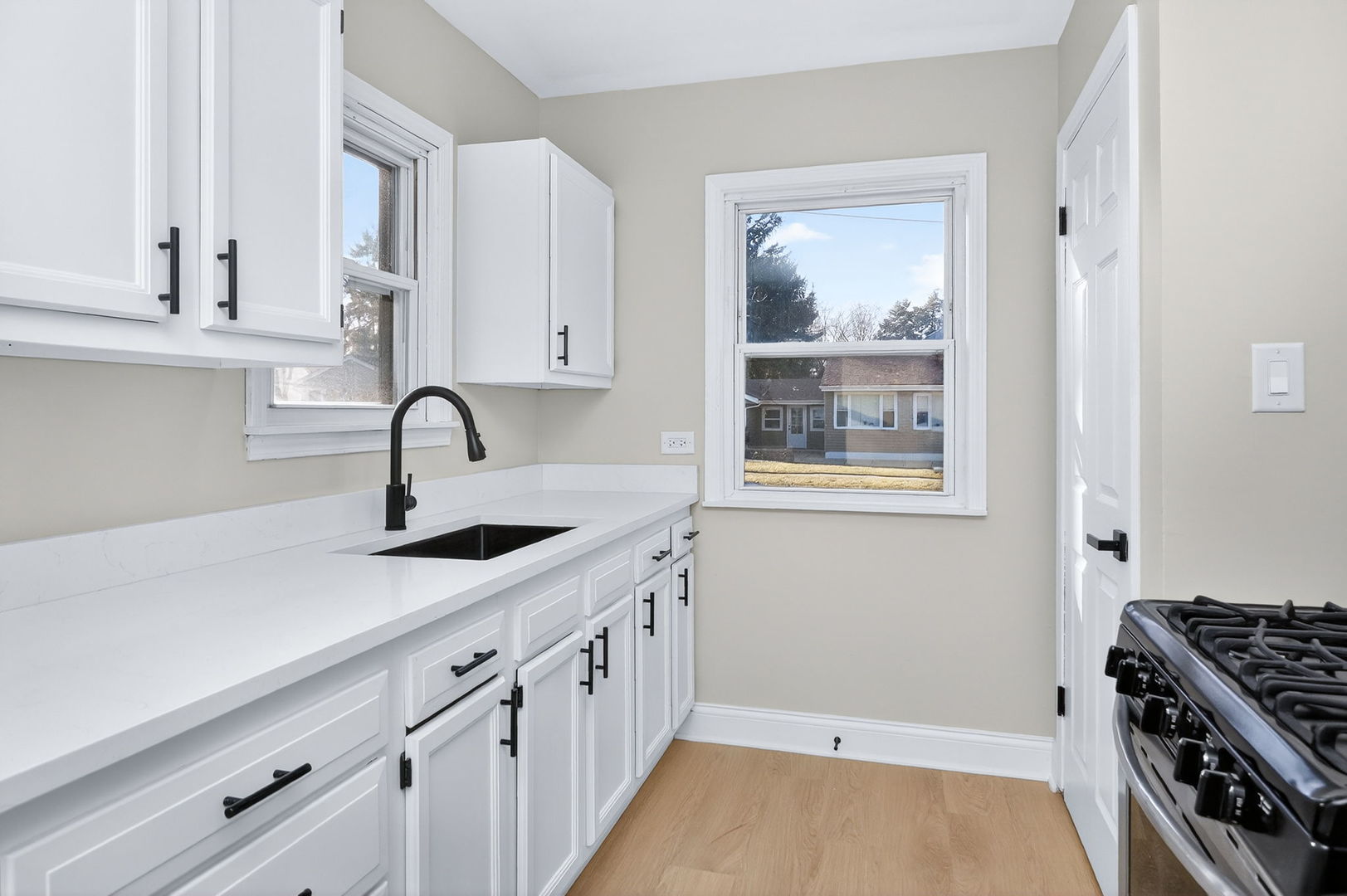 950 Spruce Street Aurora, IL 60506 - Photo 4 of 14