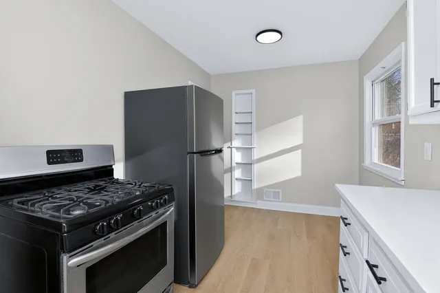 $289,000 | 950 Spruce Street, Aurora, IL 60506