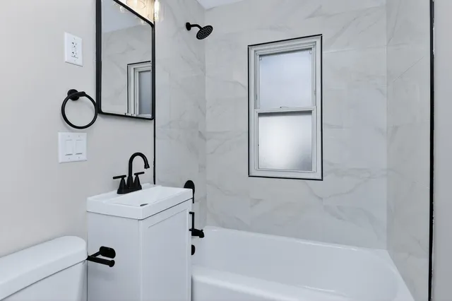 $289,000 | 950 Spruce Street, Aurora, IL 60506