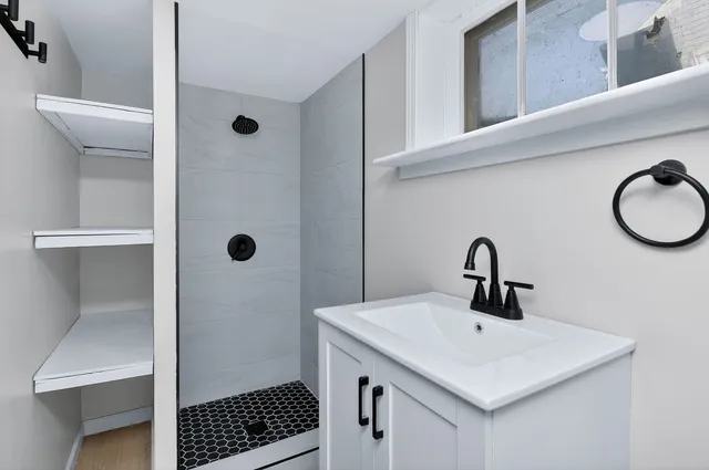 $289,000 | 950 Spruce Street, Aurora, IL 60506