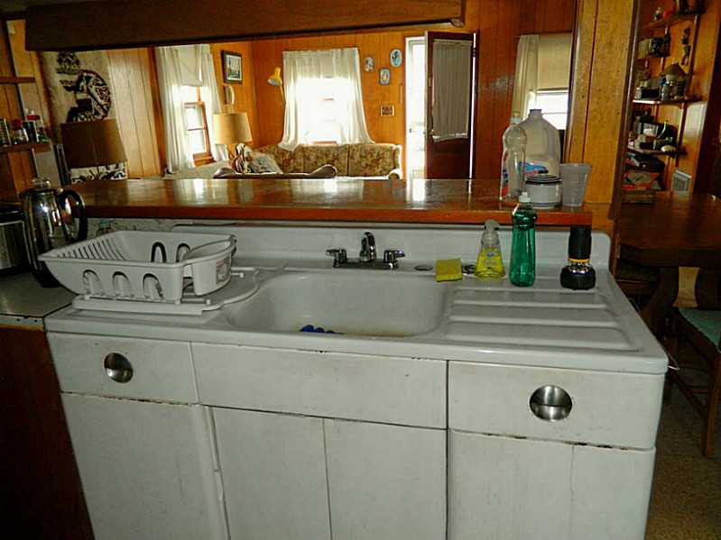 41 St James Road Narragansett, RI 02882 - Photo 19 of 21 Kitchen.