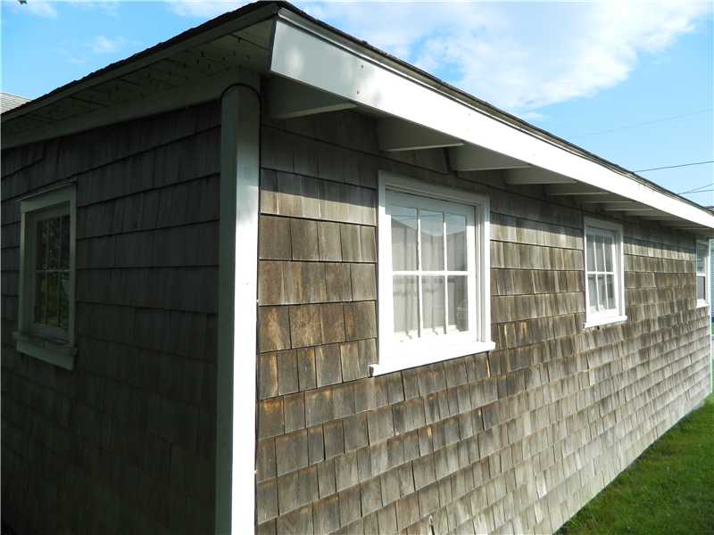 Exterior Front. Sweet Cottage, Walk to the Beach!