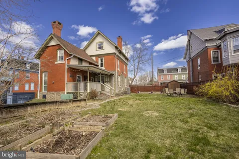 a house view with a outdoor space