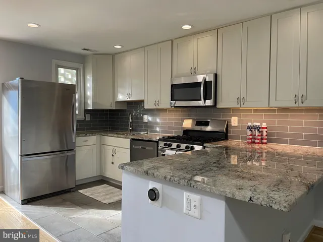 $4,100 | 108 G Street Southwest, Unit 105, Washington, DC 20024